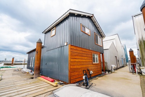 A24-415 Esplanade, North Vancouver, BC - Outdoor With Exterior
