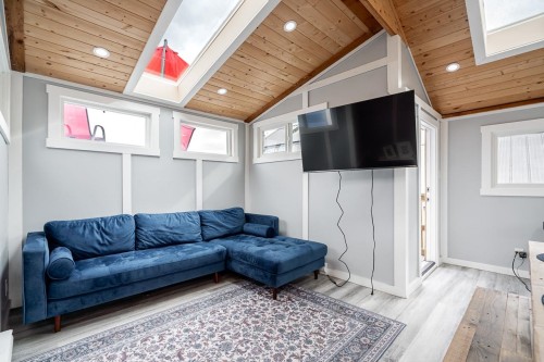 A24-415 Esplanade, North Vancouver, BC - Indoor