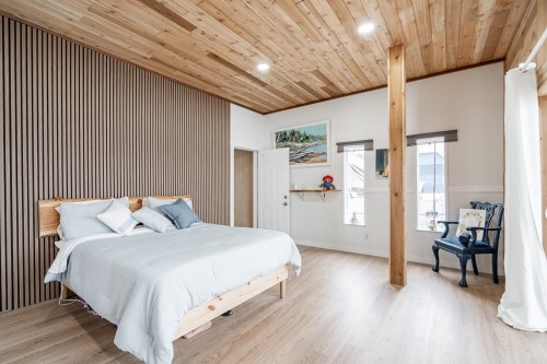 A24-415 Esplanade, North Vancouver, BC - Indoor Photo Showing Bedroom
