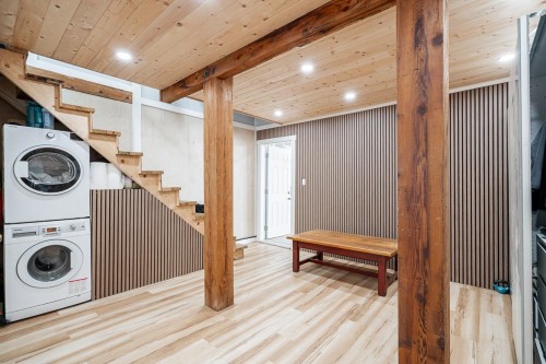 A24-415 Esplanade, North Vancouver, BC - Indoor Photo Showing Laundry Room