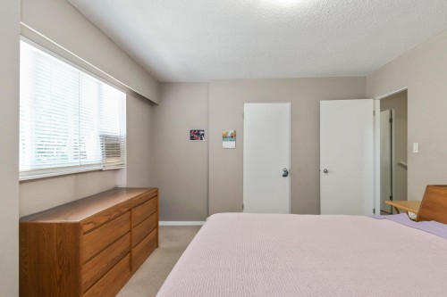 32-21555 Dewdney Trunk Road, Maple Ridge, BC - Indoor Photo Showing Bedroom