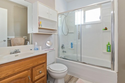 32-21555 Dewdney Trunk Road, Maple Ridge, BC - Indoor Photo Showing Bathroom