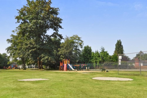 32-21555 Dewdney Trunk Road, Maple Ridge, BC - Outdoor