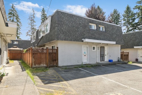 32-21555 Dewdney Trunk Road, Maple Ridge, BC - Outdoor
