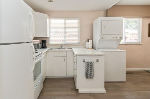 32-21555 Dewdney Trunk Road, Maple Ridge, BC - Indoor Photo Showing Laundry Room