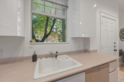 1239 22Nd Avenue E, Vancouver, BC 