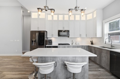 23257 Dogwood Avenue, Maple Ridge, BC - Indoor Photo Showing Kitchen