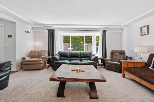 23257 Dogwood Avenue, Maple Ridge, BC - Indoor Photo Showing Garage