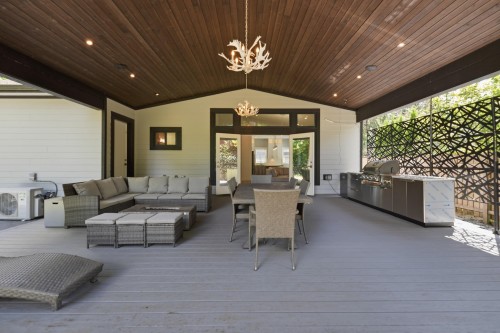 23257 Dogwood Avenue, Maple Ridge, BC - Indoor Photo Showing Living Room