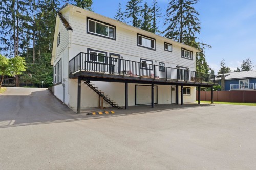 23257 Dogwood Avenue, Maple Ridge, BC - Indoor Photo Showing Kitchen With Upgraded Kitchen