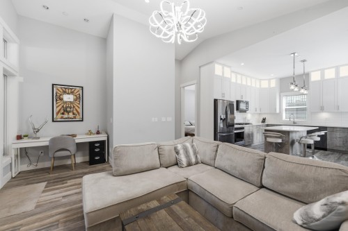 23257 Dogwood Avenue, Maple Ridge, BC - Indoor Photo Showing Living Room