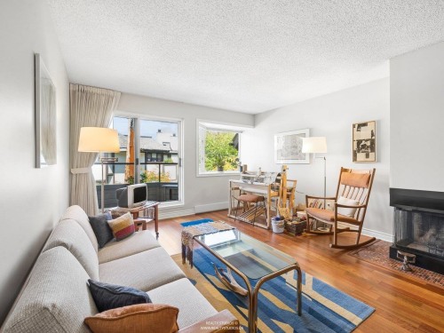 2419 1St Avenue W, Vancouver, BC - Indoor Photo Showing Living Room