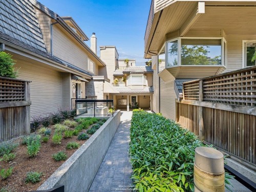 2419 1St Avenue W, Vancouver, BC - Outdoor