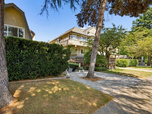 2419 1St Avenue W, Vancouver, BC - Outdoor