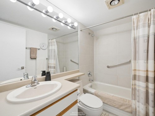 2419 1St Avenue W, Vancouver, BC - Indoor Photo Showing Bathroom