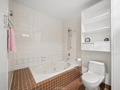 2419 1St Avenue W, Vancouver, BC - Indoor Photo Showing Bathroom