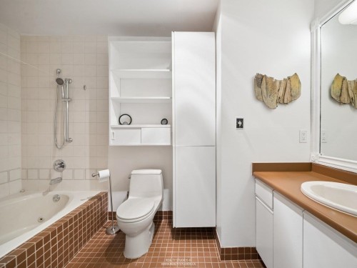 2419 1St Avenue W, Vancouver, BC - Indoor Photo Showing Bathroom