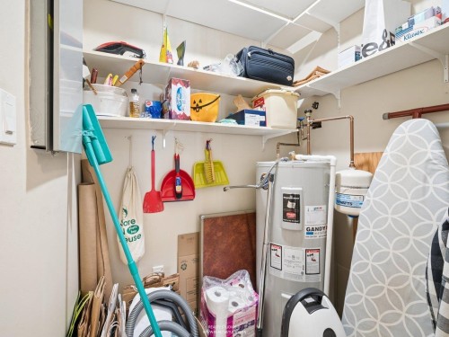 2419 1St Avenue W, Vancouver, BC - Indoor