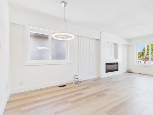 4231 Fleming Street, Vancouver, BC - Indoor With Fireplace