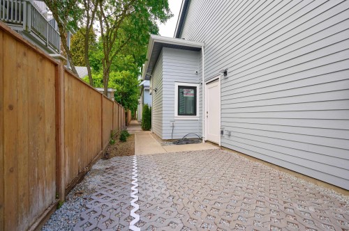 3674 1St Avenue W, Vancouver, BC 
