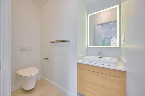 3674 1St Avenue W, Vancouver, BC 