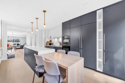 265 Keith Road E, North Vancouver, BC 