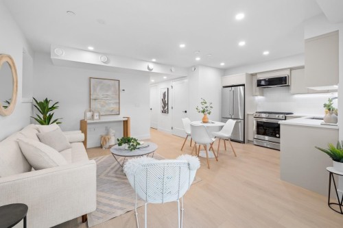 102-2135 Pender Street E Vancouver, BC V5L 1X3