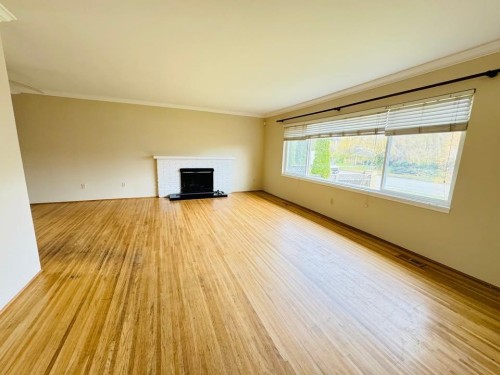 8400 Fairhurst Road, Richmond, BC - Indoor With Fireplace