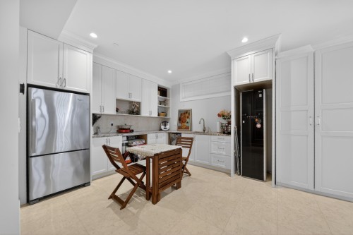 3285 12Th Avenue W, Vancouver, BC 