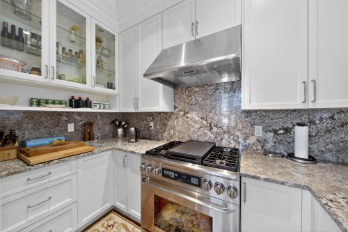 3285 12Th Avenue W, Vancouver, BC 