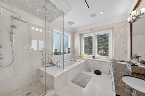 3285 12Th Avenue W, Vancouver, BC 