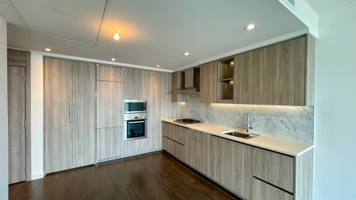 3801-4720 Lougheed Highway, Burnaby, BC - Indoor Photo Showing Kitchen With Upgraded Kitchen