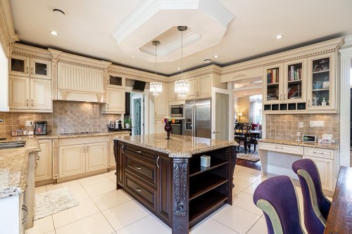 8800 Moore Road, Richmond, BC - Indoor Photo Showing Kitchen With Upgraded Kitchen