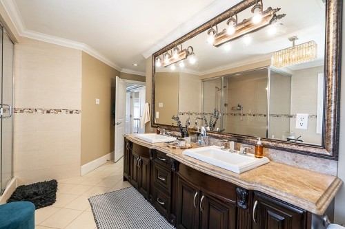 8800 Moore Road, Richmond, BC - Indoor Photo Showing Bathroom