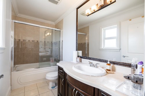 8800 Moore Road, Richmond, BC - Indoor Photo Showing Bathroom