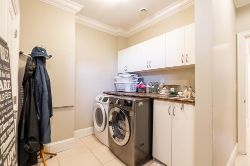 8800 Moore Road, Richmond, BC - Indoor Photo Showing Laundry Room