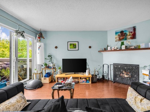 1330 7Th Avenue W, Vancouver, BC - Indoor Photo Showing Living Room With Fireplace