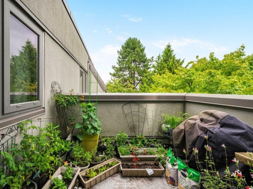 1330 7Th Avenue W, Vancouver, BC - Outdoor