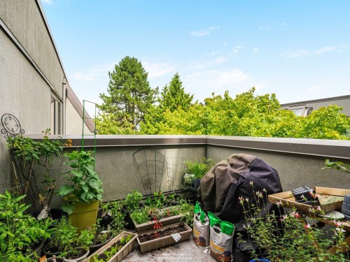 1330 7Th Avenue W, Vancouver, BC - Outdoor