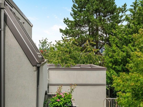 1330 7Th Avenue W, Vancouver, BC - Outdoor