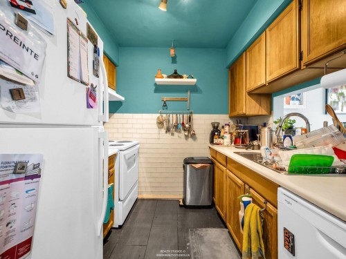 1330 7Th Avenue W, Vancouver, BC - Indoor Photo Showing Kitchen