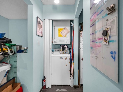 1330 7Th Avenue W, Vancouver, BC - Indoor Photo Showing Laundry Room