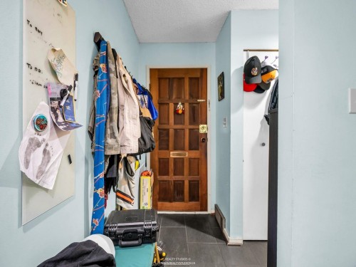 1330 7Th Avenue W, Vancouver, BC - Indoor