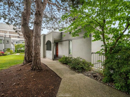 1330 7Th Avenue W, Vancouver, BC - Outdoor
