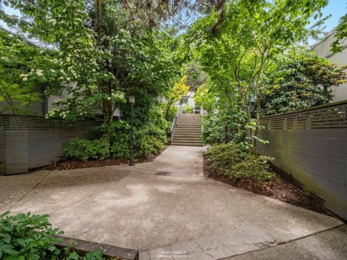 1330 7Th Avenue W, Vancouver, BC - Outdoor