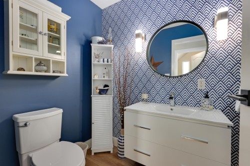 3821 Lonsdale Avenue, North Vancouver, BC 