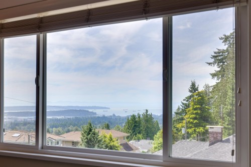 3821 Lonsdale Avenue, North Vancouver, BC 