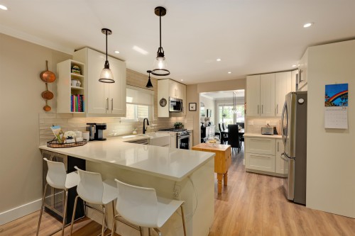 3821 Lonsdale Avenue, North Vancouver, BC 