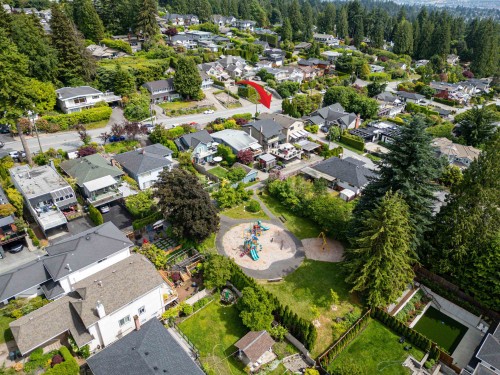 3821 Lonsdale Avenue, North Vancouver, BC 