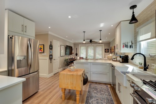 3821 Lonsdale Avenue, North Vancouver, BC 